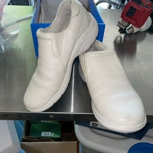 Nursing shoes